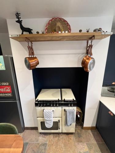 Cocina, Wolf Hollow, sleeps 4 adults plus 2 extra, Buxton town centre in Buxton