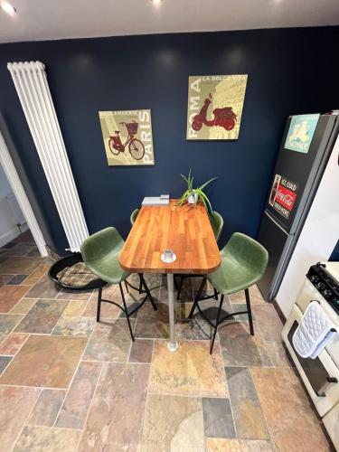 Instalaciones, Wolf Hollow, sleeps 4 adults plus 2 extra, Buxton town centre in Buxton
