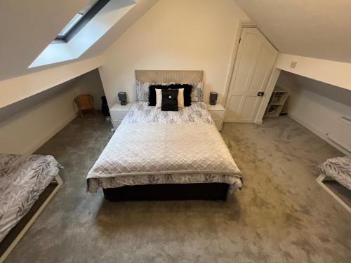 Wolf Hollow, sleeps 4 adults plus 2 extra, Buxton town centre in Buxton