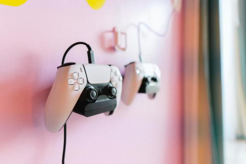 Capsule Flora business bay view Burj Khalifa-pool table-game arcade-Projector-Playstation 5, Dubai (Foto 9)