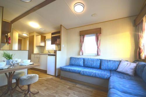 Cosy 2 Bedroom Static Caravan Holiday Home on New Beach Holiday Park