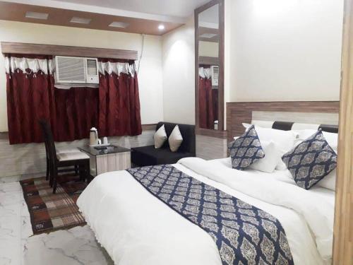 Deluxe Double Room image 3