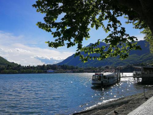 Big Romantic Lake view & Terrace