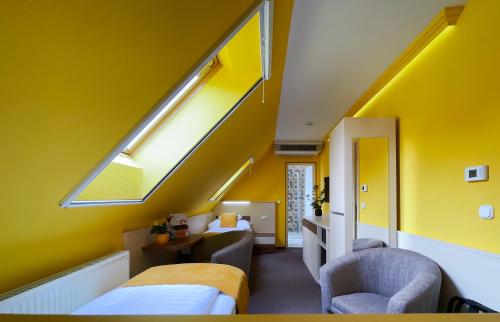 2 twin beds