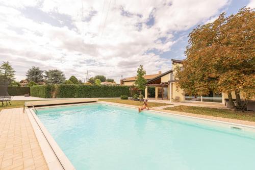 Villa Isabella - Venice Retreat - Swimming Pool and Garden