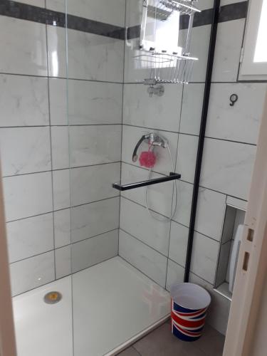Fürdőszoba, MAISON 6 personnes 80M2 ENTRE LES CALANQUES DU MUGEL ET FIGUEROLLES in La Ciotat