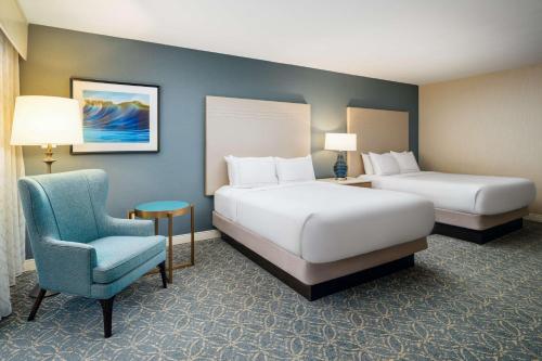 2 queen beds