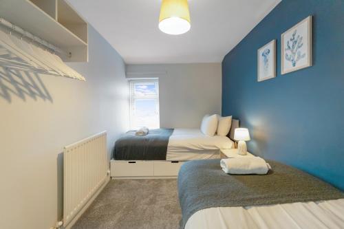NEW! Stunning 2-Bed Home by Stay With Us, Ideal for Families, Sleeps 4!