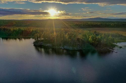 . Private Island VESI - The White Blue Wilderness Lodge