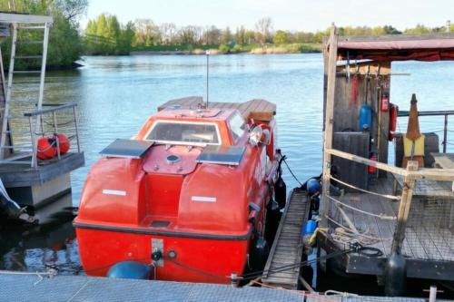 Ausgebautes Freifallrettungsboot KNUTSCHKUGEL, Hamburg (photo 9)
