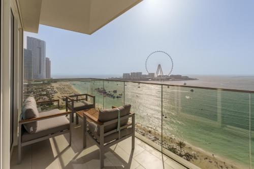 Maison Privee - Seaside JBR Living w/ Open Sea & Bluewaters Views, Dubai