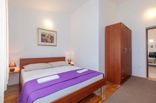 One-Bedroom Apartment image 8