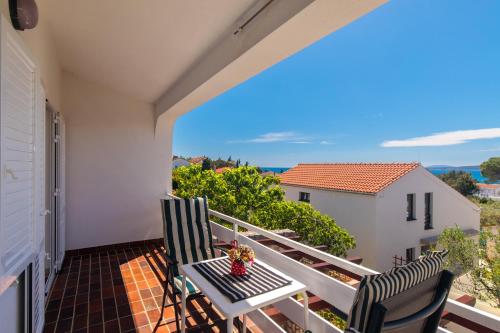 Apartment Tonka *balcony & partial seaview!