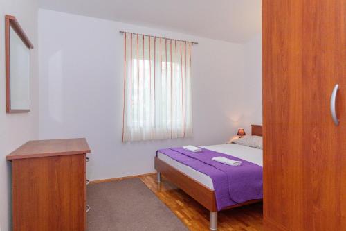 One-Bedroom Apartment image 2