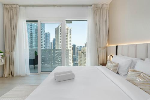 Ahlan HH - Luxurious 1BR Suite at La Vie - Free Private Beach Access, Дубай (фото 9)