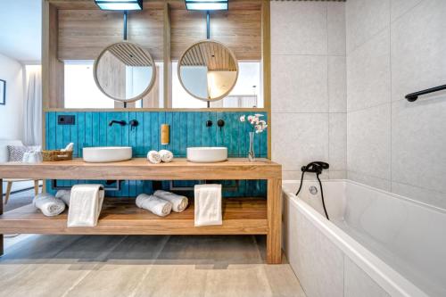 Junior Suite Deluxe Sea View Only Adults image 9