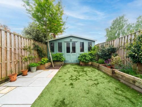 Pass the Keys Beautiful Victorian House with garden and parking