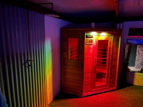 Sauna, Donegal Cabin with Hot tub Option in Burt