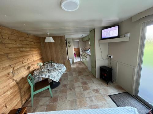 Iekārtas, Donegal Cabin with Hot tub Option in Burt