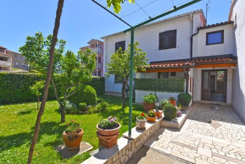 Apartments Nevina 1230 Pula