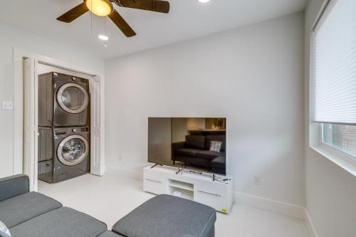 Chic Houston Apartment - 2 Mi to U of H Campus in Houston, USA