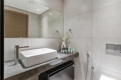 Exquisite Living I Pool view I Super speed wi-fi - image 11
