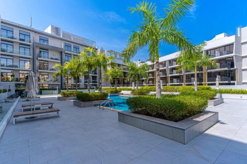 Exquisite Living I Pool view I Super speed wi-fi - image 14