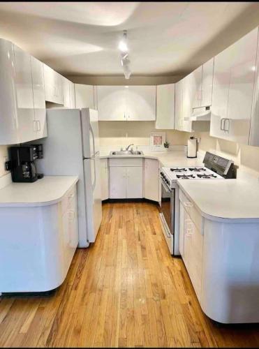 330- Unique Uptown W Lofted Bedrooms in Hoboken, USA