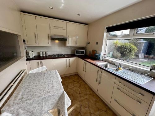 Spacious Family home in great location in Cardiff