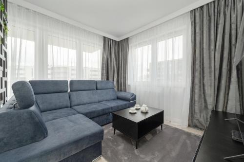 Luksusowy Apartament z 3 Sypialniami, Klimatyzacją, Parkingiem i Biurkiem we Wrocławiu by Renters Prestige, Wrocław