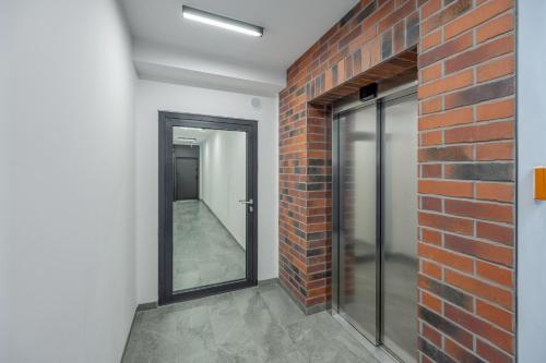 Luksusowy Apartament z 3 Sypialniami Klimatyzacją Parkingiem i Biurkiem we Wrocławiu by Renters Prestige - image 4
