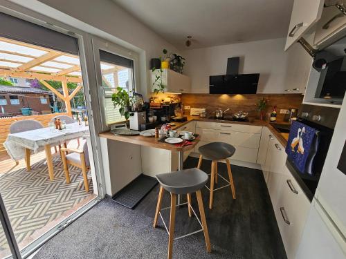 入口, RK79 Ferienwohnung mit 4 Zimmer, Garten und Pool nahe Klinikum U-Bahn & S-Bahn zum Messegelande Nurn in 富爾特