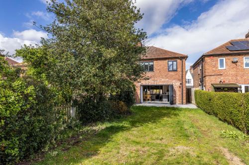 外部景觀, SPACIOUS HOME WITH GARDEN-SLEEPS 5 Contractors, families, and group stays welcome in 托頓