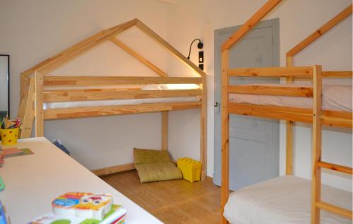 2 Bedroom Cozy Home In Saint-projet-saillagol
