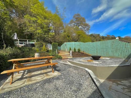 Detached Bungalow Private Hot Tub With Log Burner