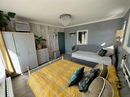 Detached Bungalow Private Hot Tub With Log Burner Detached Bungalow Private Hot Tub With Log Burner