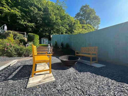 Detached Bungalow Private Hot Tub With Log Burner Detached Bungalow Private Hot Tub With Log Burner