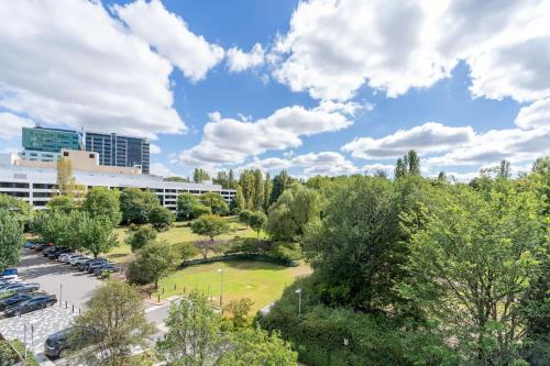 Tranquil 2BR APT - Glebe Park View