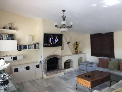 High Quality, Spacious, 4 Bedroom private Villa in La Sierrezuela