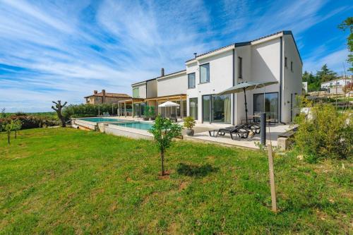 Villa Sunset - with private pool, squash coart and table tennis in Fuskulin