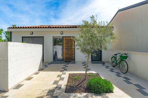 Villa Sunset - with private pool, squash coart and table tennis in Fuskulin