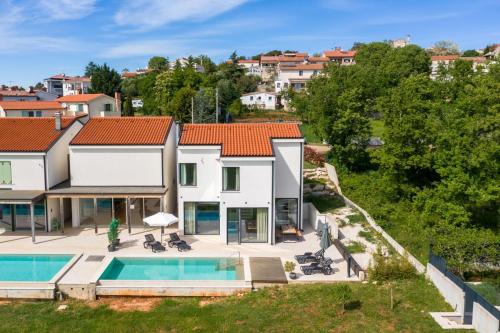 Villa Sunset - with private pool squash coart and table tennis - image 3