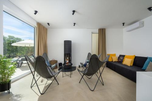Villa Sunset - with private pool, squash coart and table tennis in Fuskulin