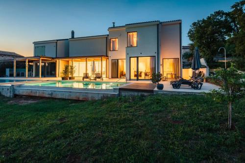 Villa Sunset - with private pool, squash coart and table tennis in Fuskulin