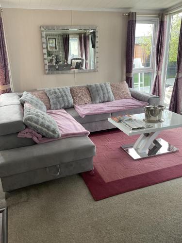 Tattershall VIP Lodge- Lakeside setting with hot tub and private fishing peg situated on Osprey lake tattershall park