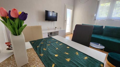 One-Bedroom Apartment image 8