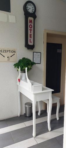 Motel Belp - image 12
