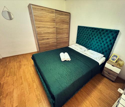 One-Bedroom Apartment image 7