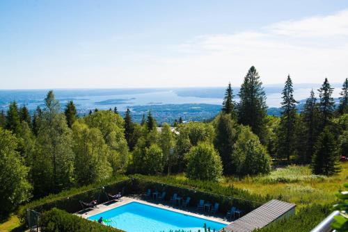 สภาพแวดล้อมโดยรอบ, โวคเสนาเซน (Voksenasen) in เวสเตร โอเกร์