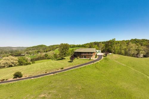 Panoramic Mtn Views Spacious Tennessee Home! in Newport, USA